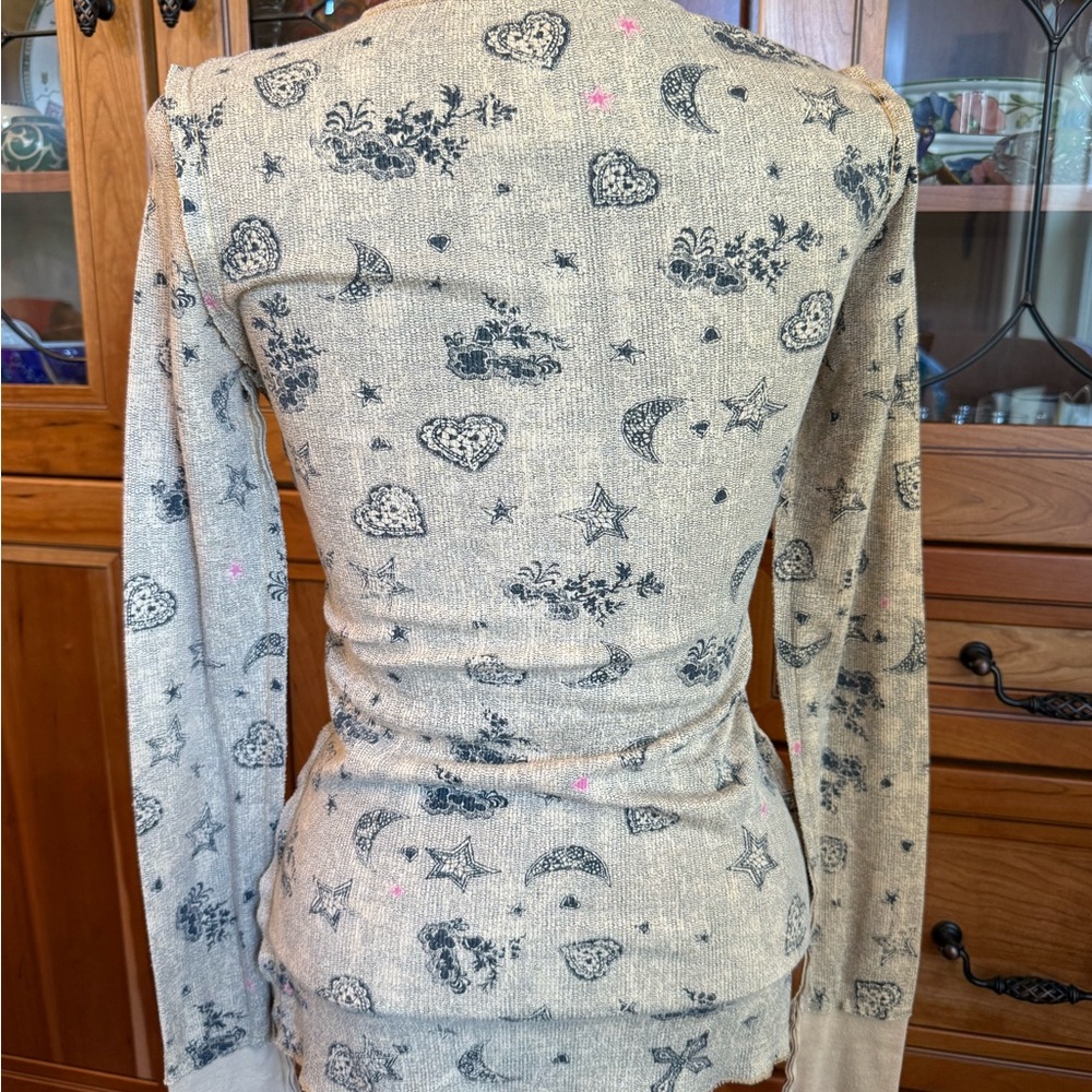 Scrapbook Beige Shirt with Black and Yellow Graphic - Picture 6 of 16